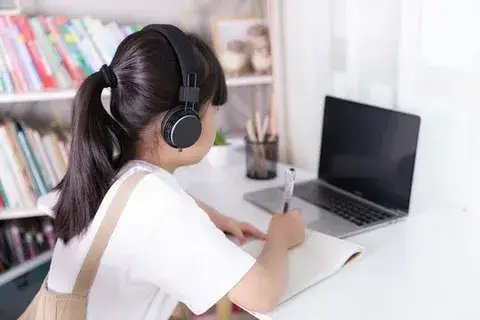 التعليم عبر الإنترنت