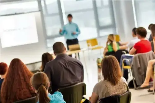 ادارة تصميم وتطوير المناهج